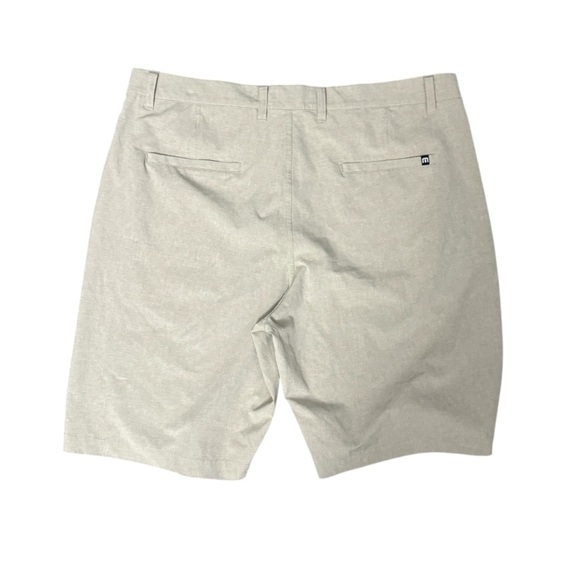 Men's Travis Mathew Beige Chino Golf Shorts Size 38 - Picture 2 of 3